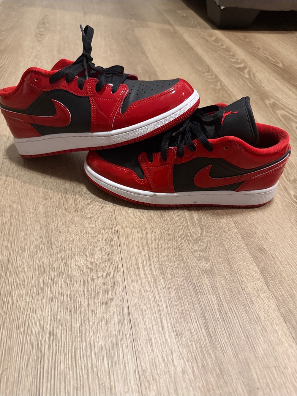Nike Low Top Sneakers - Black & Red